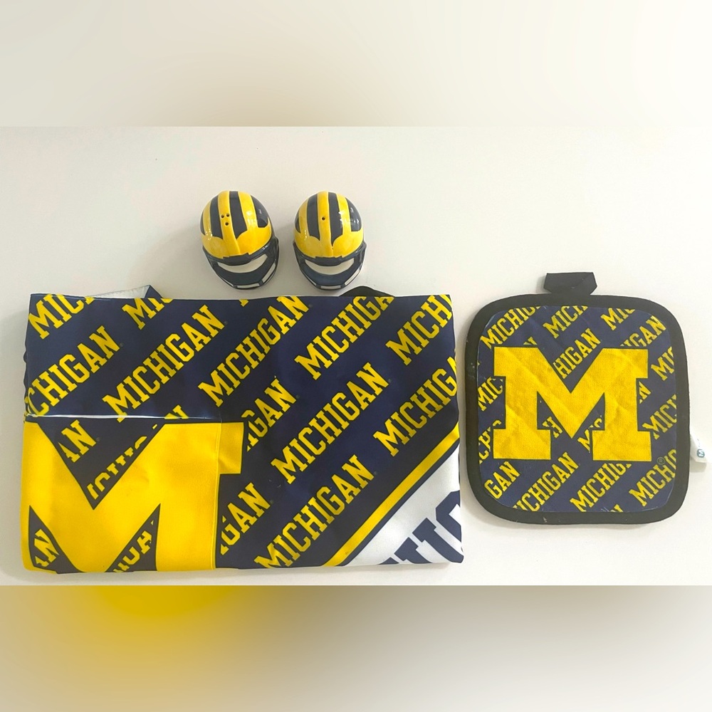 University of Michigan NEW 4 piece salt/pepper, place holder, apron, cup holder.